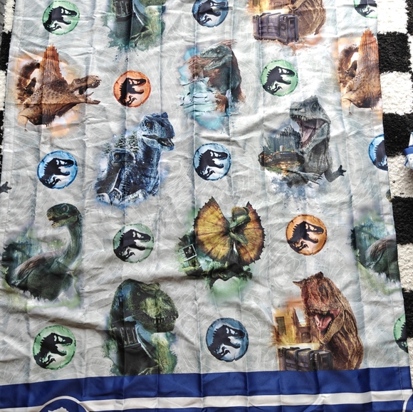 Hurry! Store Close Next Week!! JURASSIC WORLD CURTAIN AND BED SHEETS SET!! - Picture 3 of 5